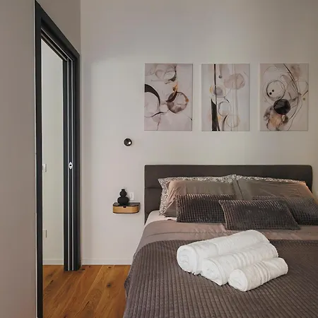 Maison Melo - Exclusive Downtown Center Apartment *